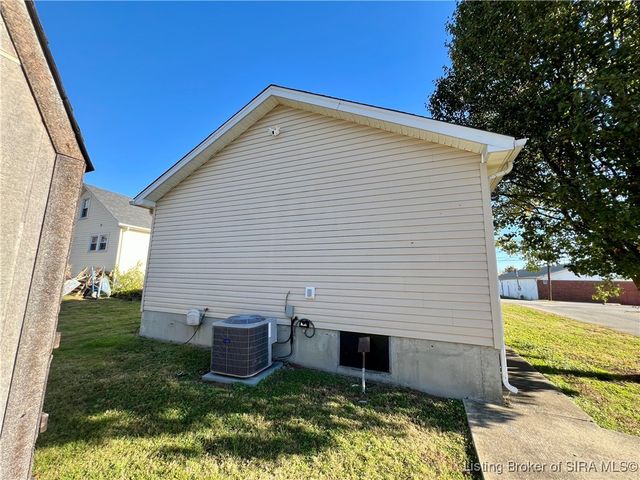 917 Valley View Road, New Albany, IN 47150