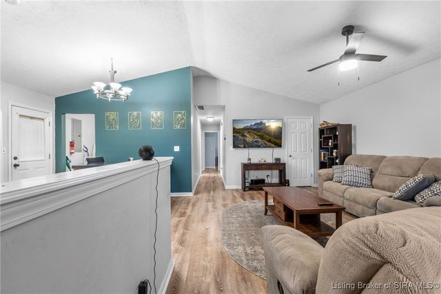 917 Valley View Road, New Albany, IN 47150