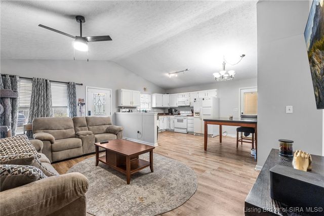 917 Valley View Road, New Albany, IN 47150