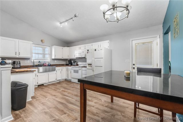 917 Valley View Road, New Albany, IN 47150