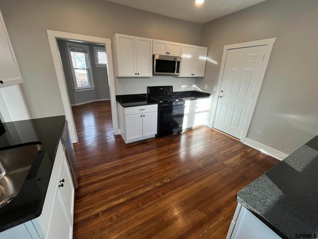 1511 N 33rd Street, Omaha, NE 68111