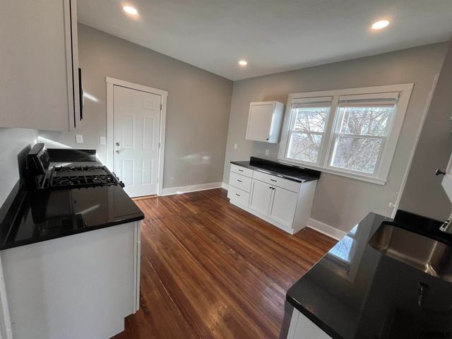 1511 N 33rd Street, Omaha, NE 68111