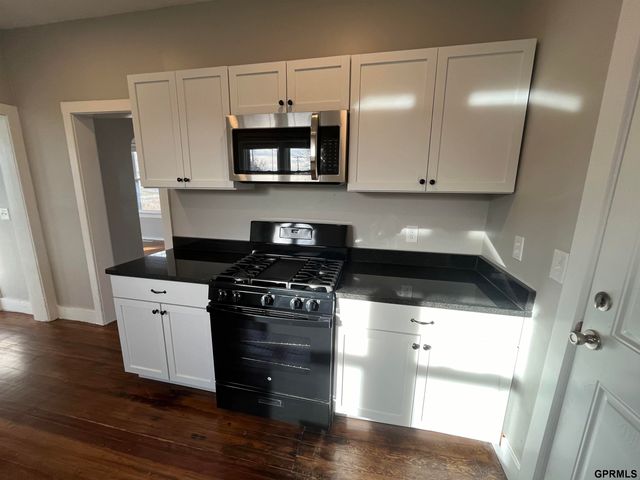 1511 N 33rd Street, Omaha, NE 68111