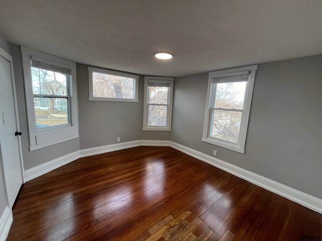 1511 N 33rd Street, Omaha, NE 68111