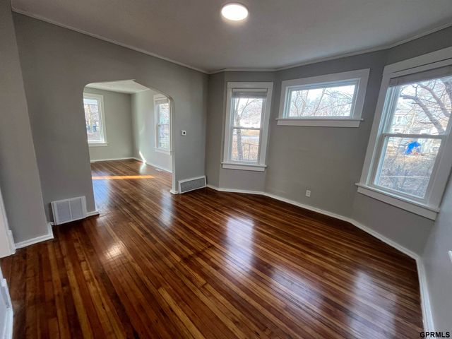 1511 N 33rd Street, Omaha, NE 68111