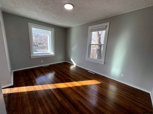 1511 N 33rd Street, Omaha, NE 68111