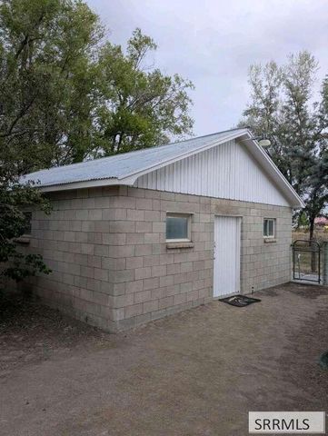 1881 W 49th S, Idaho Falls, ID 83402