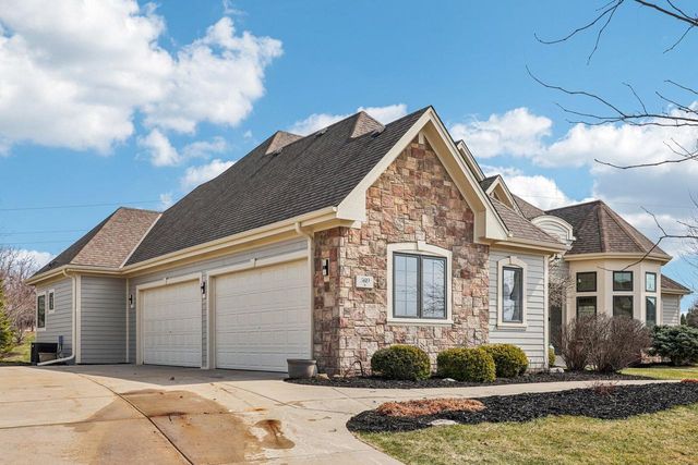 560 Birchwood DRIVE, Hartland, WI 53029