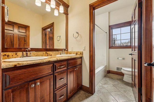 560 Birchwood DRIVE, Hartland, WI 53029