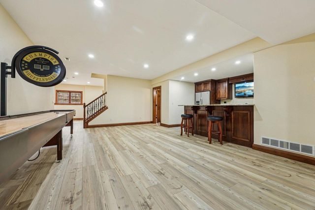 560 Birchwood DRIVE, Hartland, WI 53029