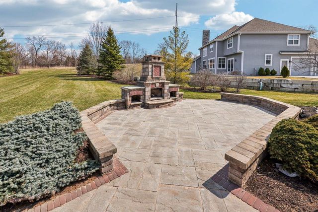 560 Birchwood DRIVE, Hartland, WI 53029