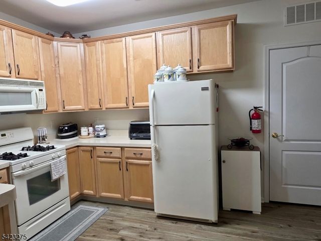 2303 Neville Ct 2303, Franklin Twp., NJ 08873