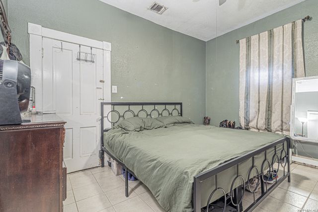 1518 W Travis St, San Antonio, TX 78207