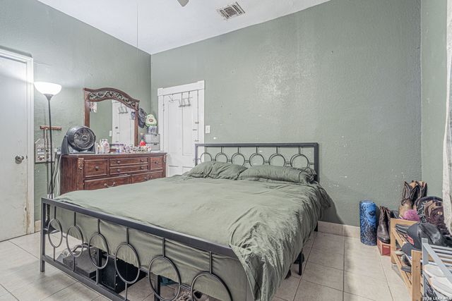 1518 W Travis St, San Antonio, TX 78207