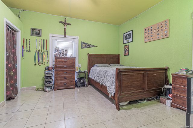 1518 W Travis St, San Antonio, TX 78207