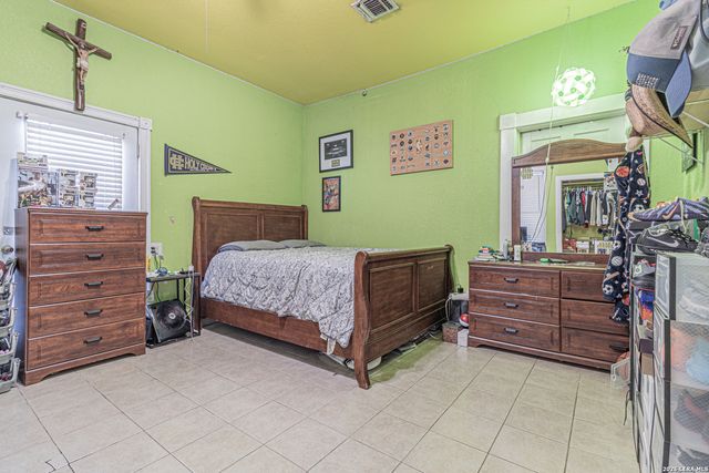 1518 W Travis St, San Antonio, TX 78207