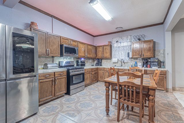 1518 W Travis St, San Antonio, TX 78207