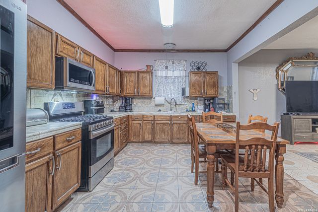 1518 W Travis St, San Antonio, TX 78207