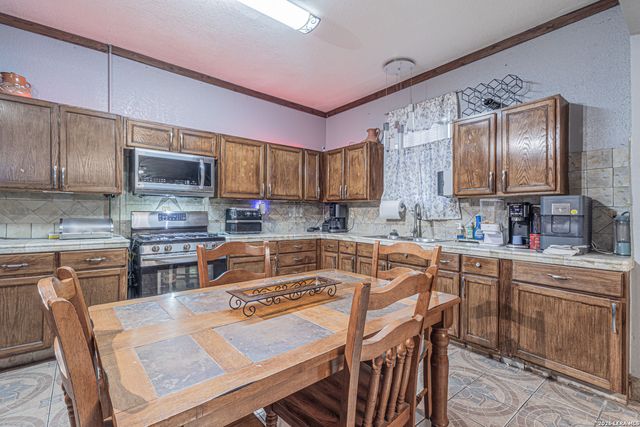 1518 W Travis St, San Antonio, TX 78207