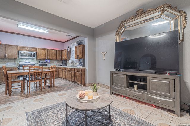 1518 W Travis St, San Antonio, TX 78207