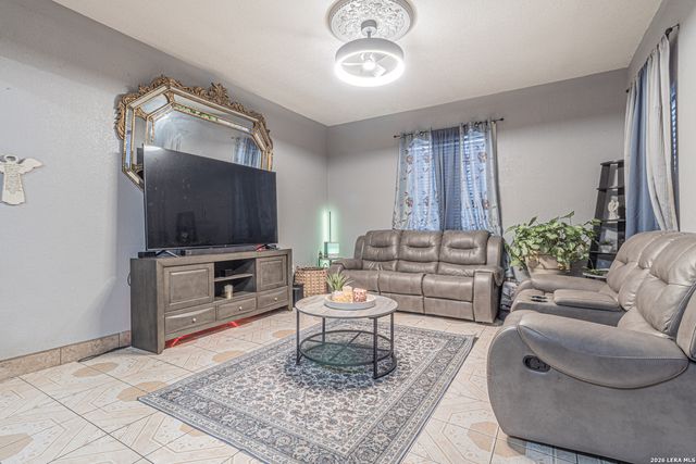 1518 W Travis St, San Antonio, TX 78207