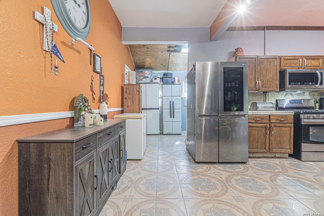 1518 W Travis St, San Antonio, TX 78207