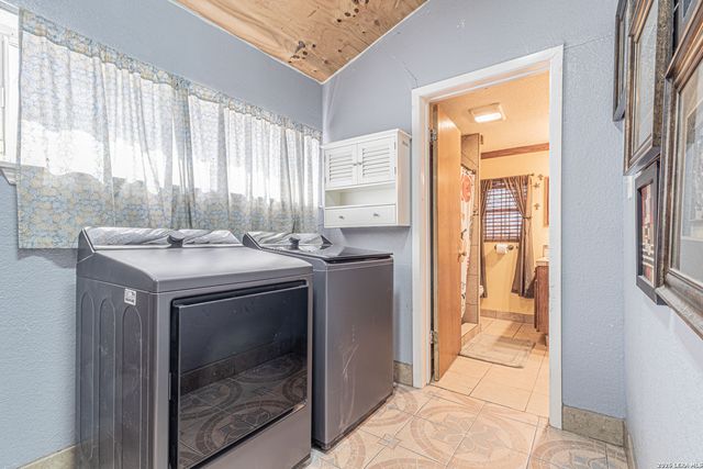 1518 W Travis St, San Antonio, TX 78207