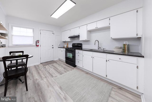 403 BERGEN ST, Gloucester City, NJ 08030