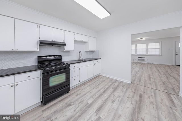 403 BERGEN ST, Gloucester City, NJ 08030