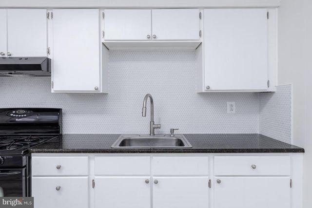 403 BERGEN ST, Gloucester City, NJ 08030