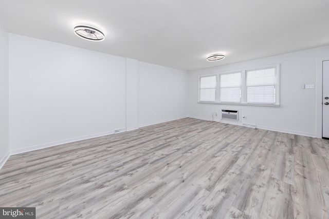 403 BERGEN ST, Gloucester City, NJ 08030