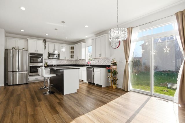 12404 S Blue Water Parkway, Plainfield, IL 60585