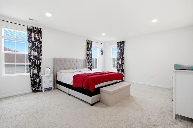 12404 S Blue Water Parkway, Plainfield, IL 60585