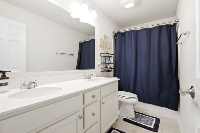 12404 S Blue Water Parkway, Plainfield, IL 60585