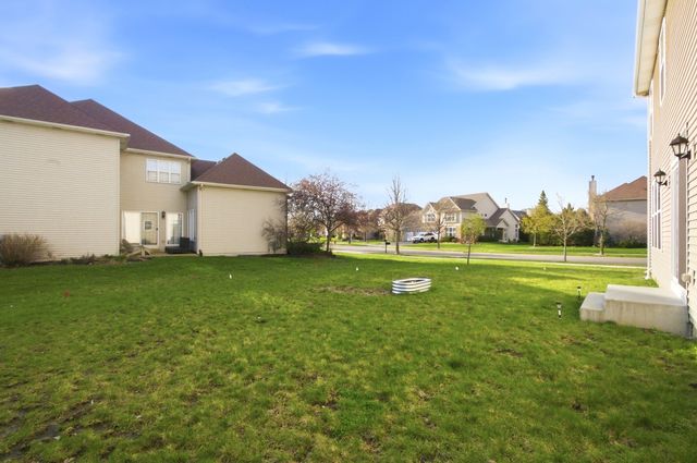 12404 S Blue Water Parkway, Plainfield, IL 60585