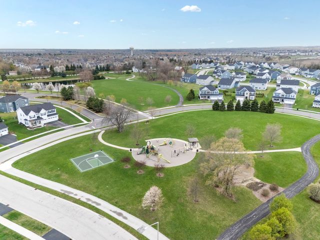 12404 S Blue Water Parkway, Plainfield, IL 60585