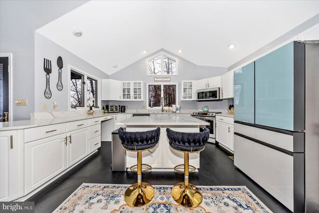 579 BOBCAT DR, Berkeley Springs, WV 25411