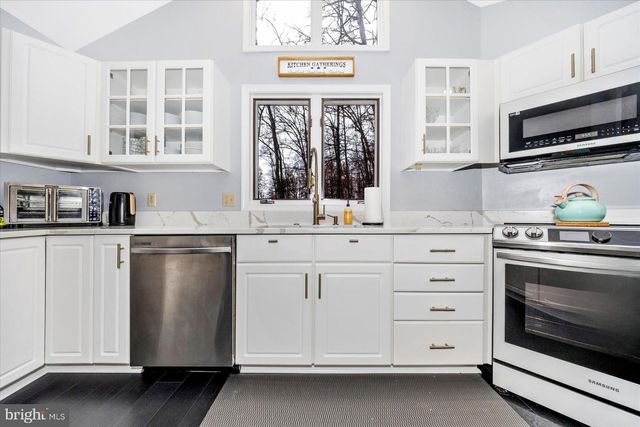 579 BOBCAT DR, Berkeley Springs, WV 25411