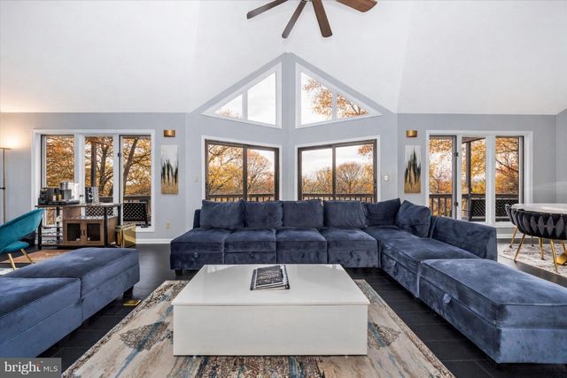 579 BOBCAT DR, Berkeley Springs, WV 25411