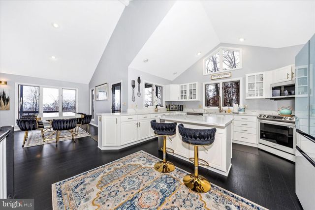 579 BOBCAT DR, Berkeley Springs, WV 25411