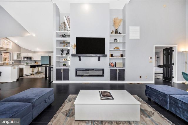 579 BOBCAT DR, Berkeley Springs, WV 25411