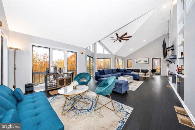 579 BOBCAT DR, Berkeley Springs, WV 25411