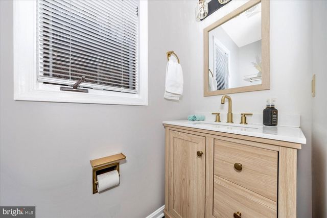 579 BOBCAT DR, Berkeley Springs, WV 25411