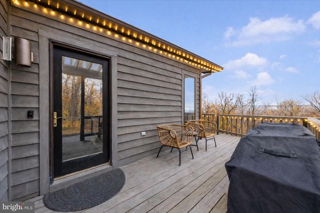 579 BOBCAT DR, Berkeley Springs, WV 25411