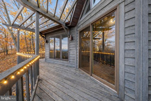 579 BOBCAT DR, Berkeley Springs, WV 25411