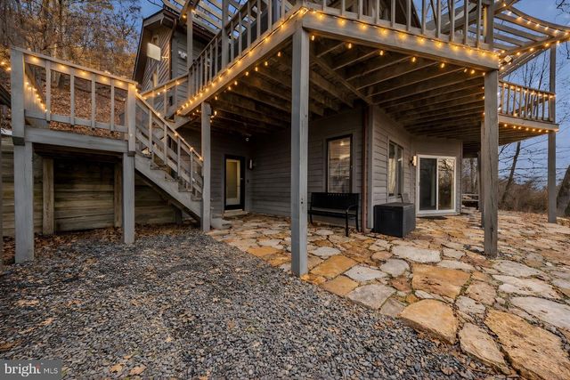 579 BOBCAT DR, Berkeley Springs, WV 25411