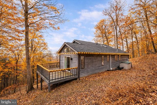 579 BOBCAT DR, Berkeley Springs, WV 25411