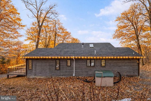 579 BOBCAT DR, Berkeley Springs, WV 25411