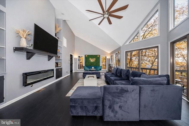 579 BOBCAT DR, Berkeley Springs, WV 25411