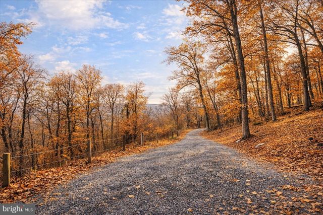 579 BOBCAT DR, Berkeley Springs, WV 25411